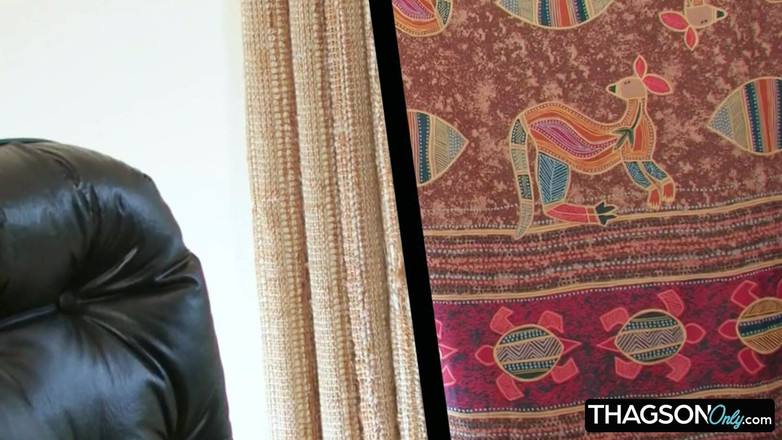 THAGSON ONLY: Verleidelijke brunette geniet van intense 69 orale seks