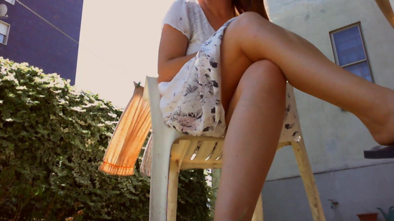 Nicoletta Embassi: 정원에서 오줌 싸기