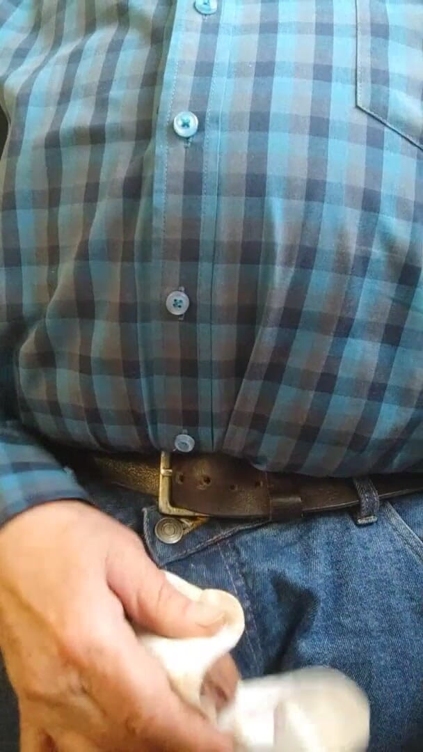 Karlchengeil: Tôi nhai lớp lót quần lót đã qua sử dụng của...