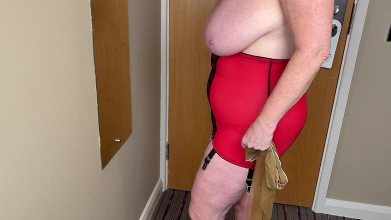 Aunty Sandra vintage girdle queen: Tatie Sandra, Ceinture Rouge Sexy Et Toboggans Mignons Vgq35