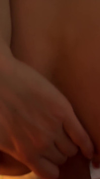 Oh, que orgasmos loucos eu tive no punho da minha colega de quarto