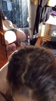 Menghisap air maninya dari zakarnya - Melody berbogel, minyak badannya, menghisap, dan menelan semua air mani!