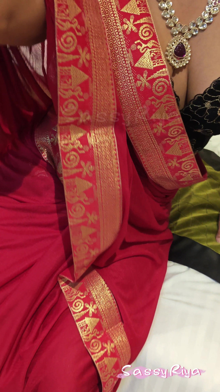 Sassy Riya: Sassy Riya Wearing Saare