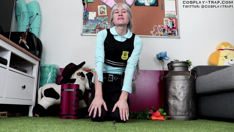 RosalinaxGirl: Judy's dressing down, cosplay trap