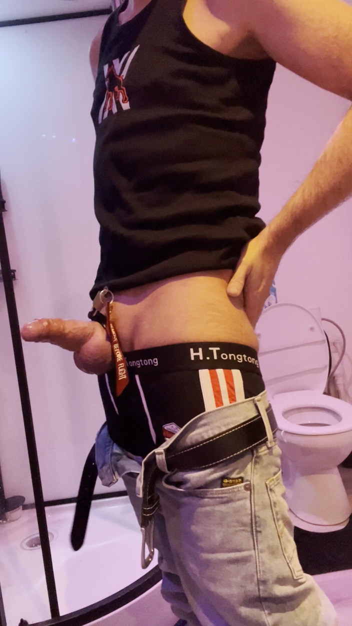 KinkyToyStory: Filhote submisso pode sair da gaiola penina e