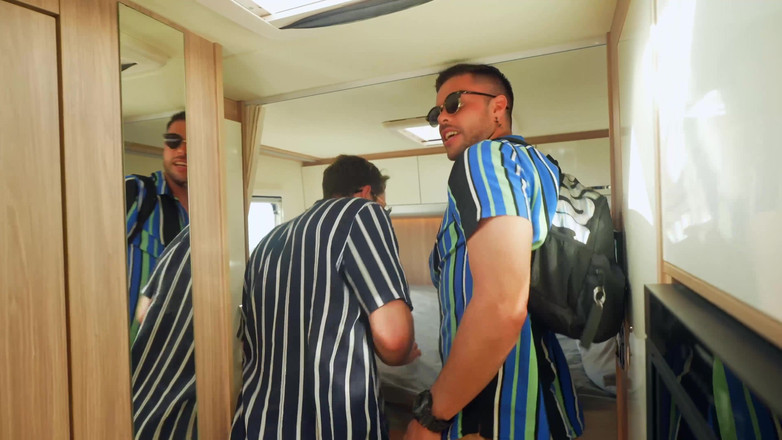 Jet sex prod: प्रकृति में फ्रेंच पार्थौज़ का एक समूह