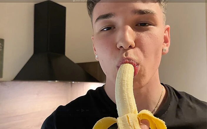 East Boys studio: 独家 - Justin Skye