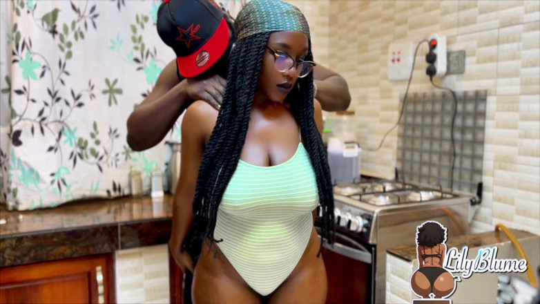 Afrocummy: Sborra tra il mio culo grosso