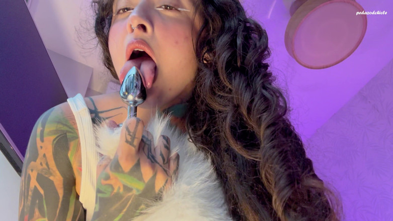 Pedazodchicle: The Kitten Plays with Her Ass. Ass to Mouth and...