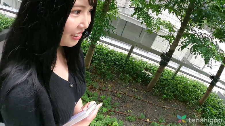 Tenshigao: Japonka Aina Nanjyo má velká šťavnatá prsa, která používá na šukání koz