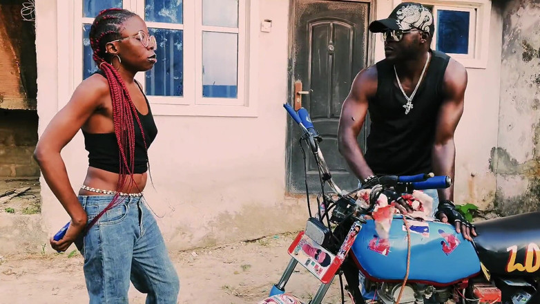 Home Alone: Biker kecil molek seksi Vera menggoda kote hitam besar bollock...