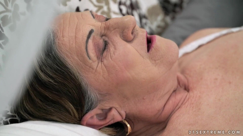 21 Sextreme: 21Sextreme - Horny hairy granny