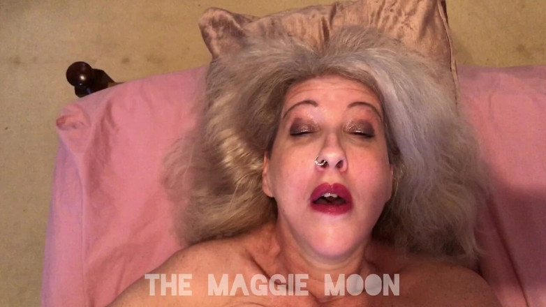 Maggie Moon: Pov - ngentot memekku sampai muncrat - close up