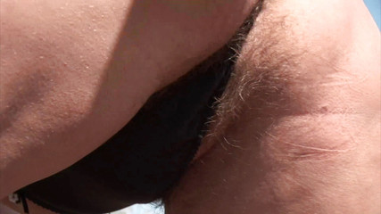 Porn XN: Yaşlı kadın her zaman tarlanın ortasında istekli ve ateşli amından...