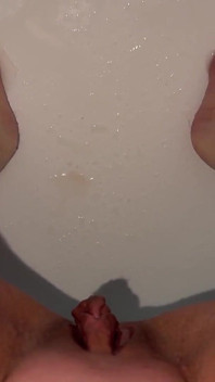 在浴缸里撒尿 第一人称视角