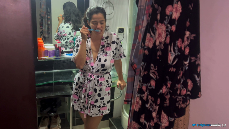 Dakotasex: Ero nel mio bagno quando ho preso un bel cazzo...