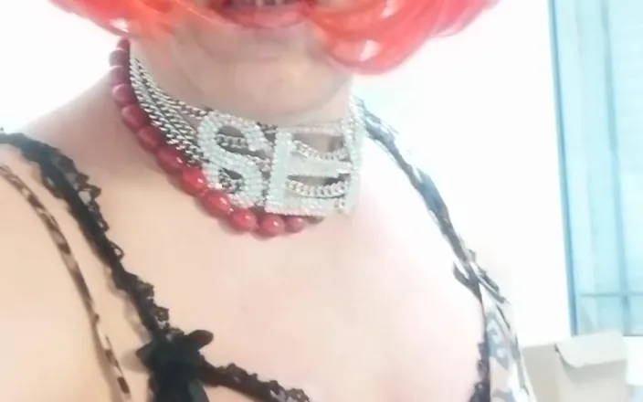 The hot Martina: The hot Martina