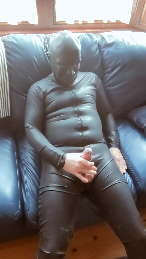 Bellhead: Slow motion rubber fun