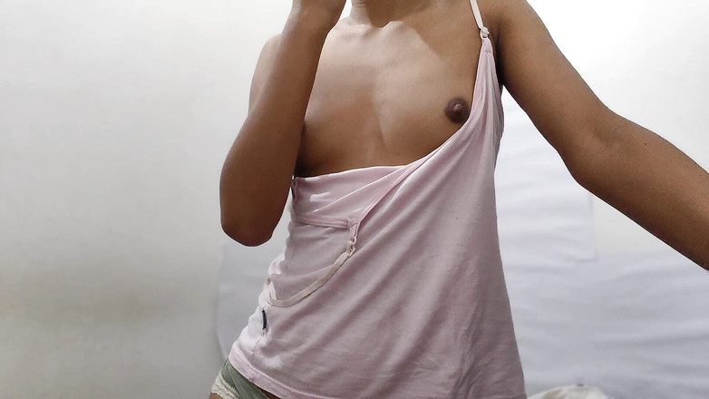 desigirl93: あなたが私の大きくてタイトなインドのお尻を見るとき、絶頂しないのは不可能です