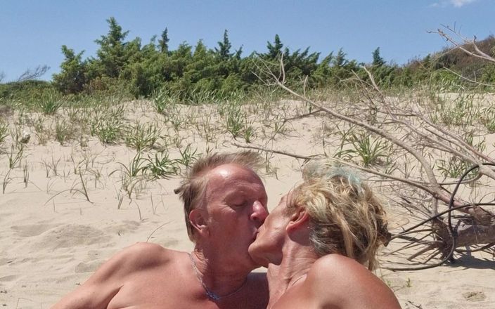 Gigi and David: Nudistická pláž stripchat sex show Gigindave Shemale přítelkyně veřejné setkání...
