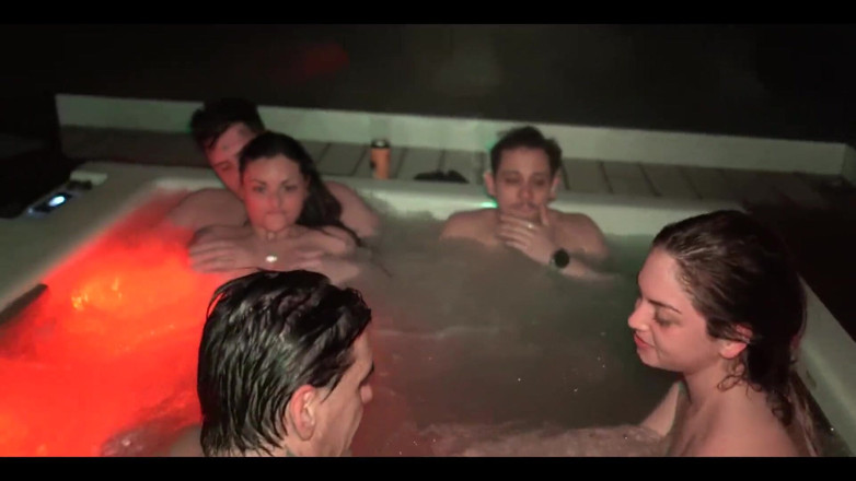 Knock Knock Club: Orgie jacuzzi! Sex în patru sexy cu Yael Stc, Keila Bassi și...