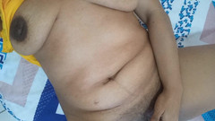 PATY PATY: Suri rumah seksi hanya mahu melekat jarinya dalam pepek basahnya