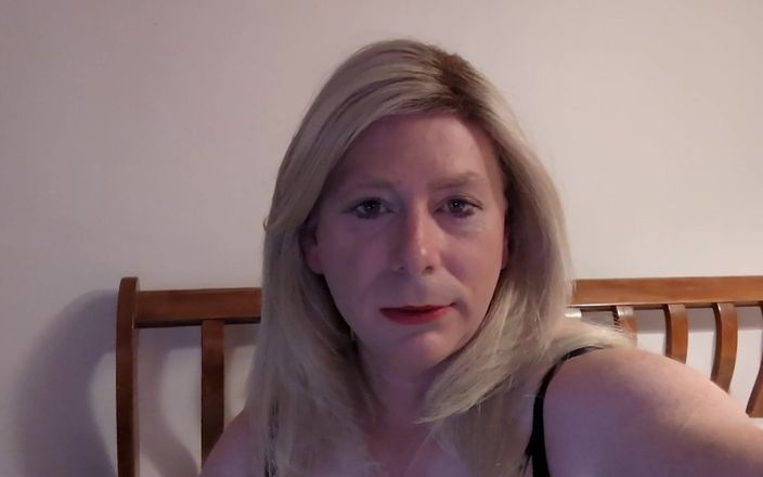 NikkiGee: Finisce dopo un trasmissione in diretta