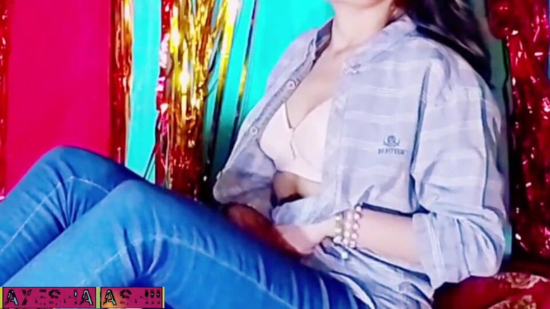 AyeshaAshii: A Beautiful Girl Masturbates a Tight Wet Pussy While No...