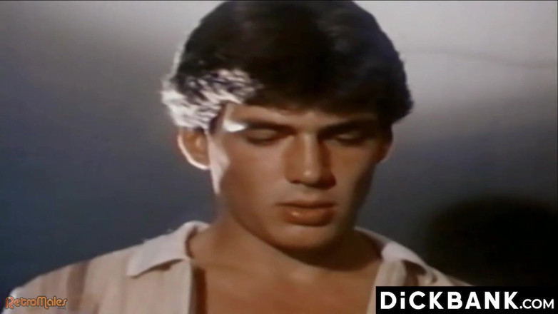 Dick bank: कामुक समलैंगिक कंडोम नीचे तंग छेद