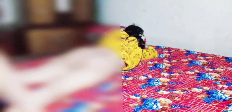 Abida sexy: Awek montel menunggang zakar lelaki di sofa