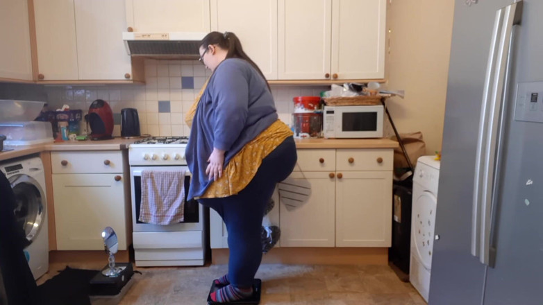 SSBBWLadyBrads: สาวอ้วนยักษ์ SSBBW ชั่งน้ำหนัก เมษายน 2021 ผลลัพธ์