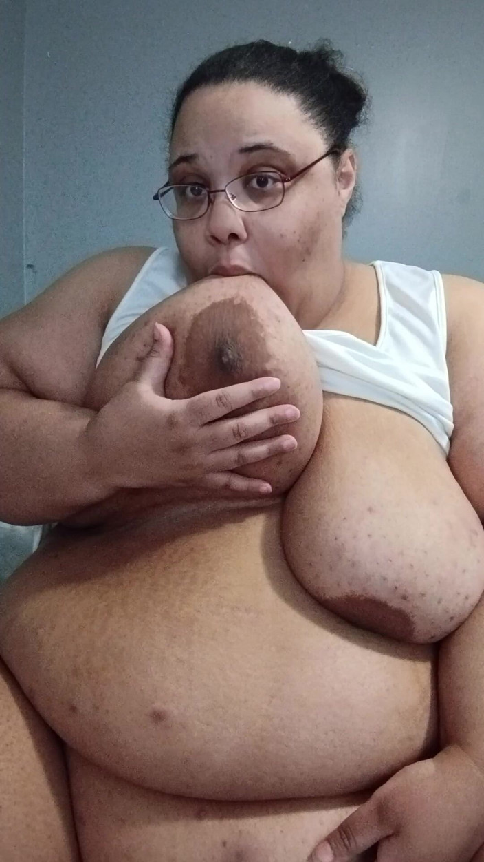 Jessica pigslut: 널 따먹을 수 있어? 난 너무 발정난거야!