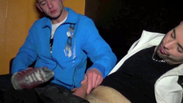 Gaybareback: Clément se fait baiser par un scally boy