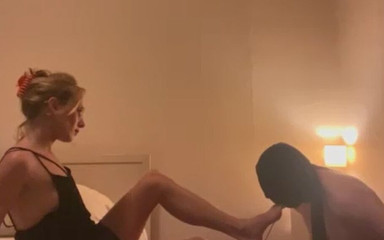 Czech Ladies: Uctívá moje nohy a dostává výprask