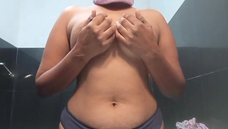 Anne White: 여가 시간에 배다른 여동생의 친구를 따먹는 의붓형제