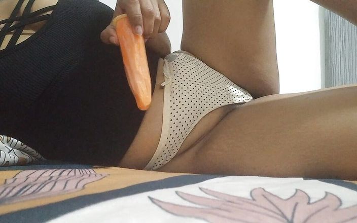 PATY PATY: Moje hladová kundička jí zeleninu