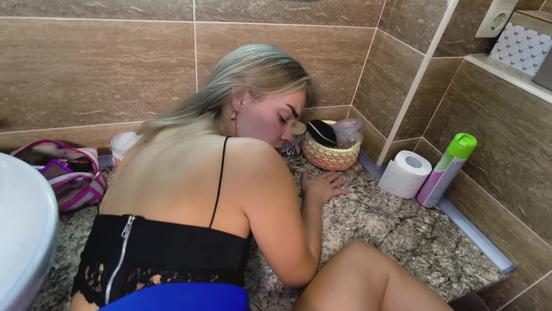 S-Wife Katy: 비즈니스 미팅 전에 핫한 질싸를 받는 마누라 Katy