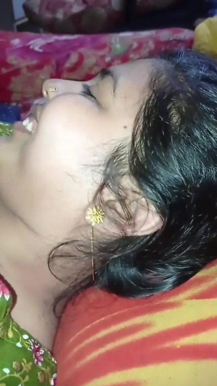Desivideo: 夫と妻が夜の間に何をしたかを見てください