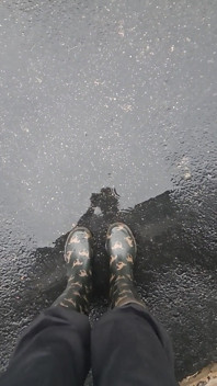 雨の日のブーツ遊び