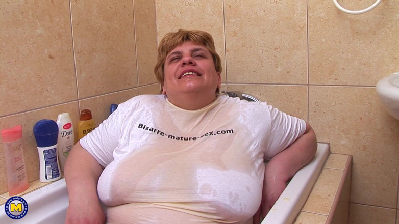 Mature NL: Velká kráska to má ráda, když fistuje její kundičku