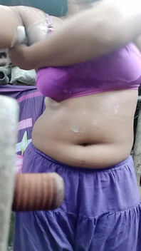 처음으로 내 몸을 보여줘