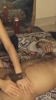Video làm tình âm thanh tiếng Hin-di đụ chú kế và dì bú màn dạo đầu vú nóng bỏng núm vú nhỏ âm hộ