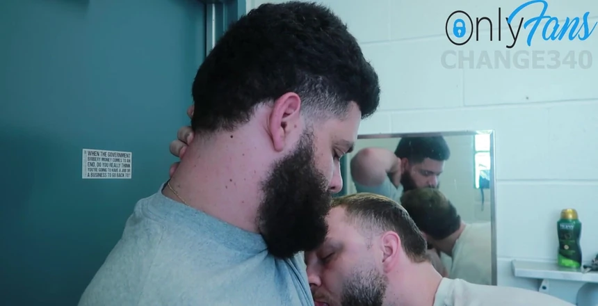 Change340: Мы использовали общественный туалет на пляже, чтобы повеселиться