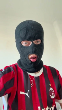 Caliente Ac Milan soccer bro dispara carga
