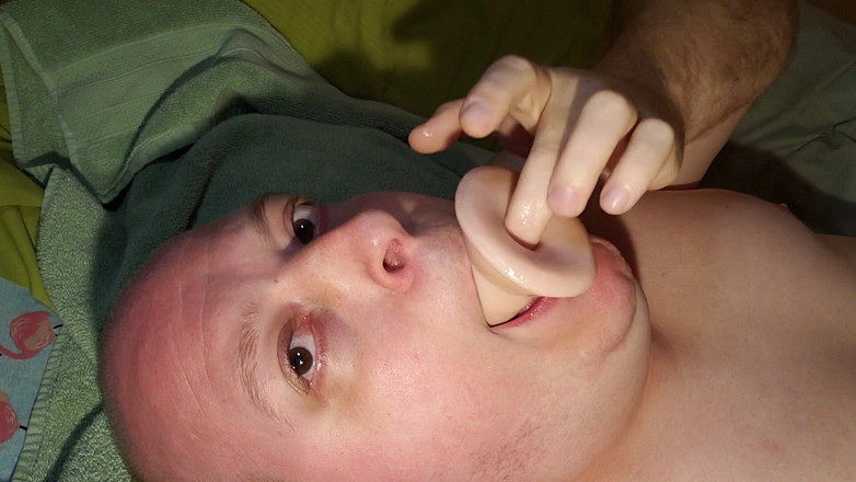 Charlieboy69: Глубокая глотка 2, огромный дилдо, часть 2