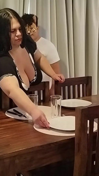 Het BBW styvmamma, solo fans i slow motion, i matsalen