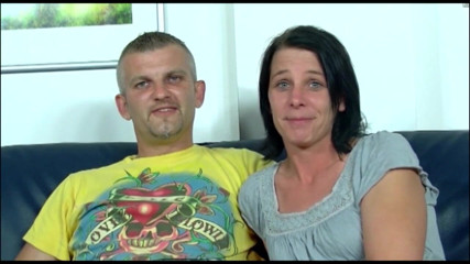 Muschi movie official: Piccola bionda tatuata lecca la figa e scopa