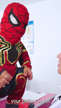 Dwerg spiderman vs Maryam Hot
