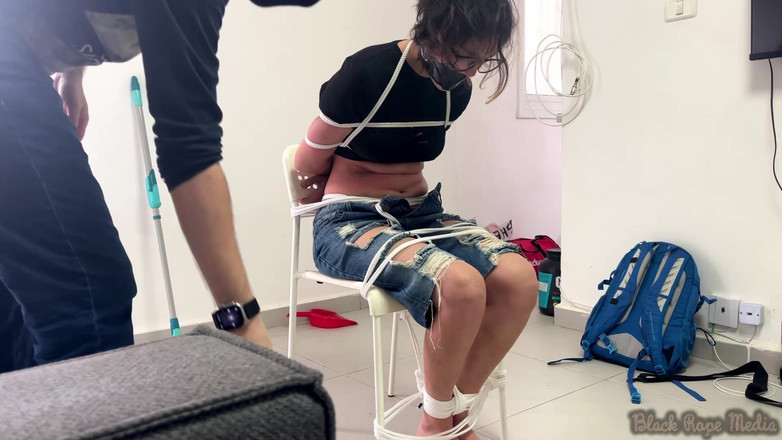 Miriam Slave: Legături multiple pentru Miriam