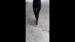 LauraOnHeels: 熟女穿着连裤袜和高跟鞋走路